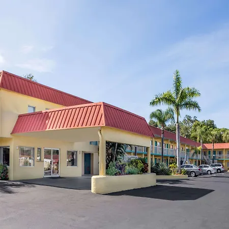 Super 8 By Wyndham Sarasota Near Siesta Key-3