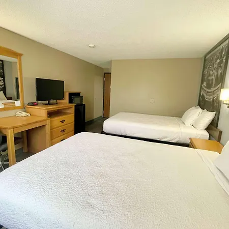 Super 8 By Wyndham St. Clair Mo-3