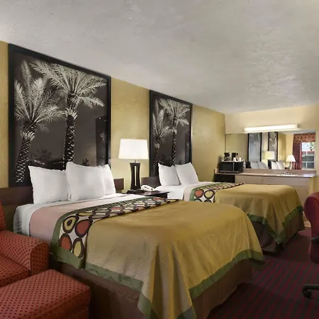 Super 8 By Wyndham Bradenton Sarasota Area-3
