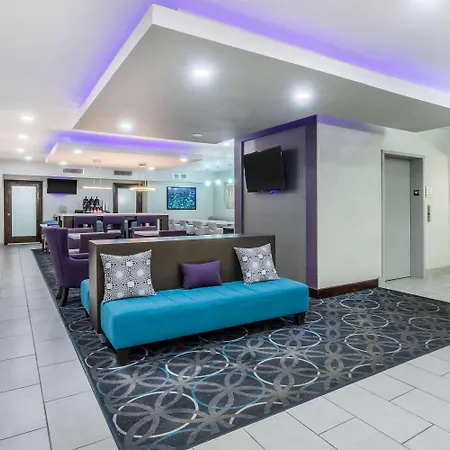 La Quinta Inn & Suites By Wyndham Fairborn Wright-Patterson-3