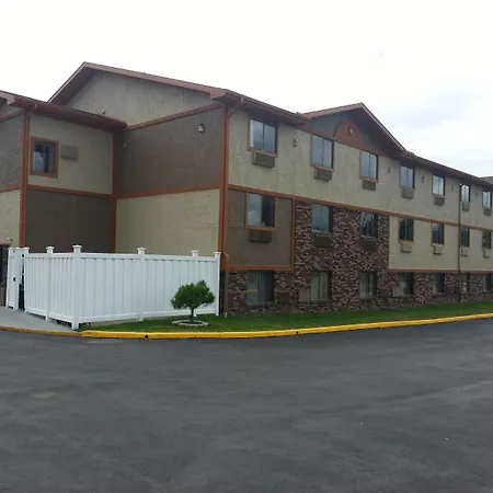 Super 8 By Wyndham Bedford-2