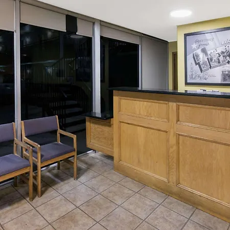 Super 8 By Wyndham Lubbock Civic Center North-3