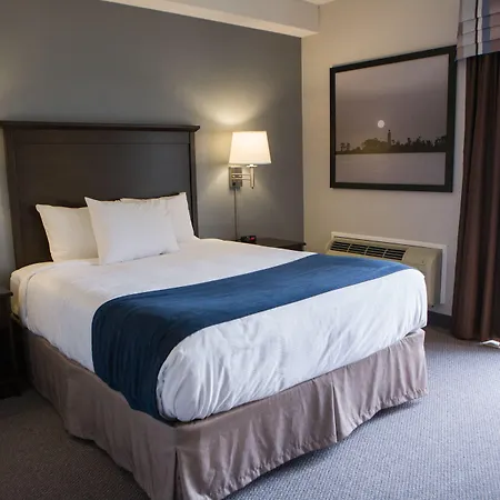 Super 8 By Wyndham Port Elgin-3