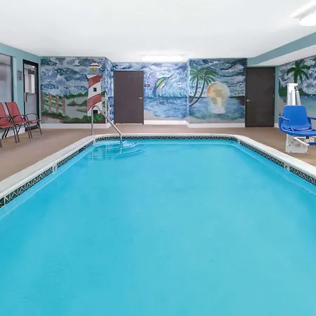 Super 8 By Wyndham Victoria/North/Mall Area-2