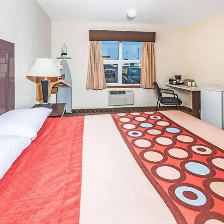 Super 8 By Wyndham Calgary/Airport-2