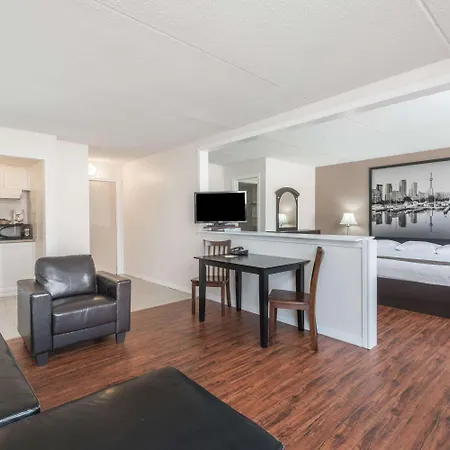 Super 8 By Wyndham Calgary/Airport-3