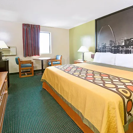 Super 8 By Wyndham Eureka/Six Flags Nearby-3