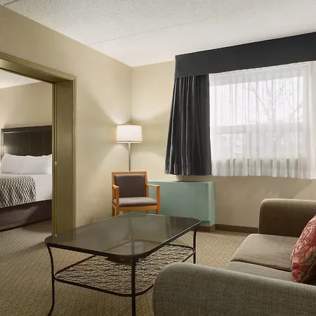 Travelodge By Wyndham Winnipeg East-2