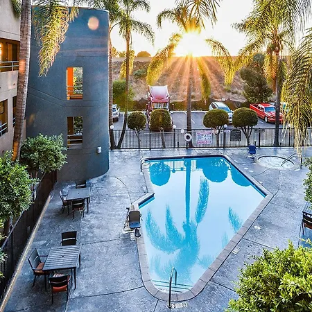 Travelodge By Wyndham Commerce Los Angeles Area-3