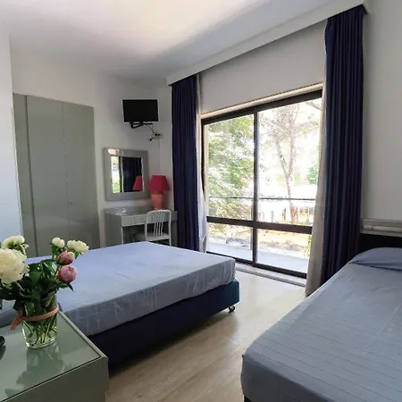 Club Hotel-3