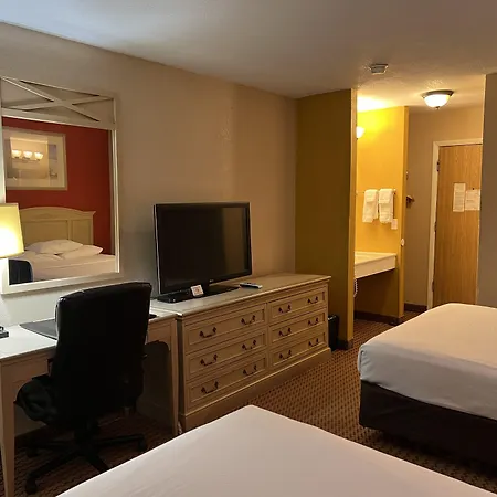 Econo Lodge Inn & Suites Walnut-2
