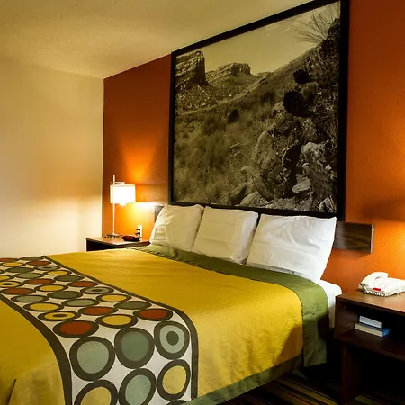 Super 8 By Wyndham Woodward-3