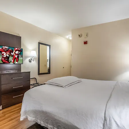 Red Roof Inn Plus Long Island - Garden City-2