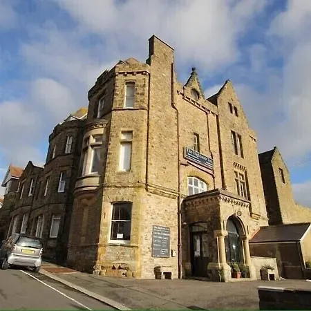 Highlands Hotel And Bar-2