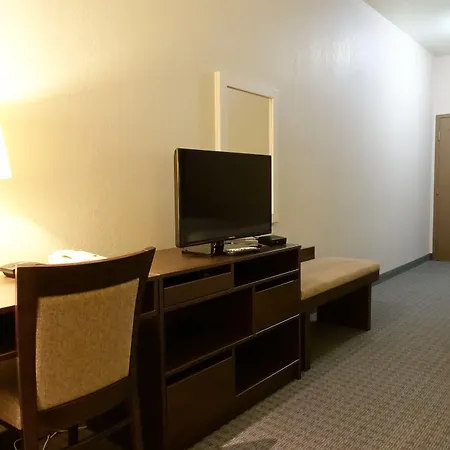 Super 8 By Wyndham Dauphin-3