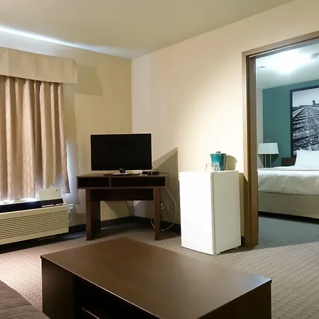 Super 8 By Wyndham Dauphin-3