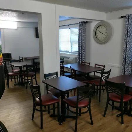 Super 8 By Wyndham Montgomery Maybrook-3