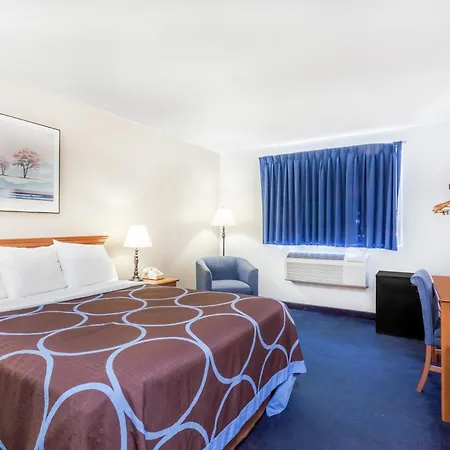 Super 8 By Wyndham Montgomery Maybrook-2