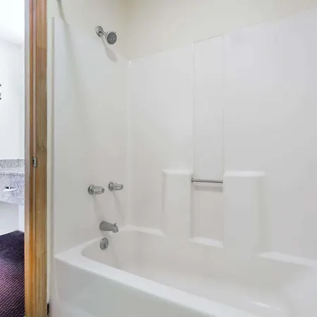 Travelodge By Wyndham Cordele-3