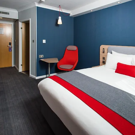 Holiday Inn Express London Luton Airport By Ihg-3