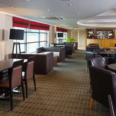 Holiday Inn Express London Luton Airport By Ihg-2