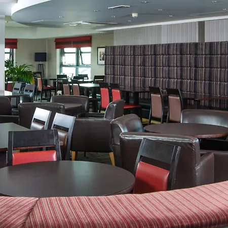 Holiday Inn Express London Luton Airport By Ihg-3