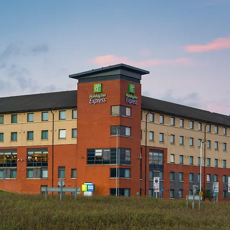 Holiday Inn Express London Luton Airport By Ihg-3