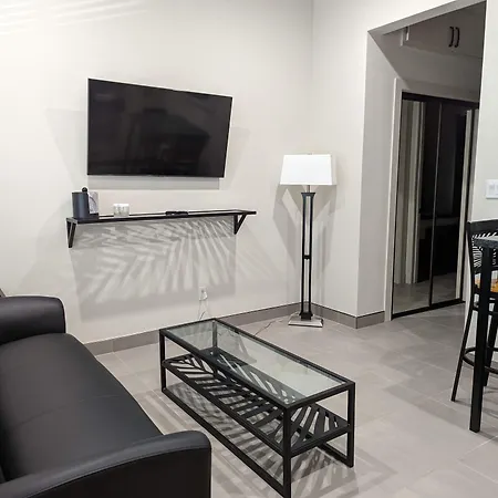Clarion Inn & Suites At Sharyland Plantation-2