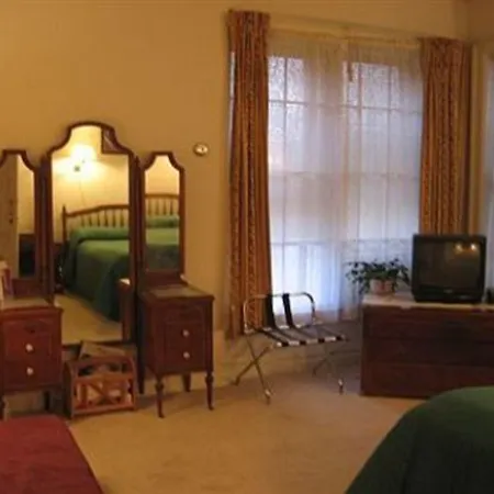 Olde Judge Mansion B&B-2