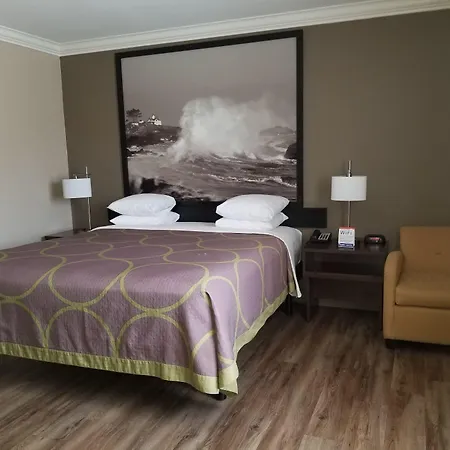 Super 8 By Wyndham Los Angeles-Culver City Area-3