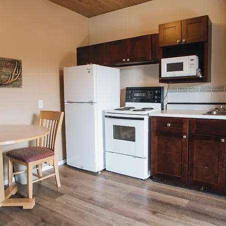 Canadas Best Value Inn And Suites Fernie-2