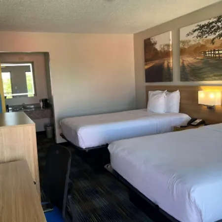 Days Inn & Suites By Wyndham Mobile-3
