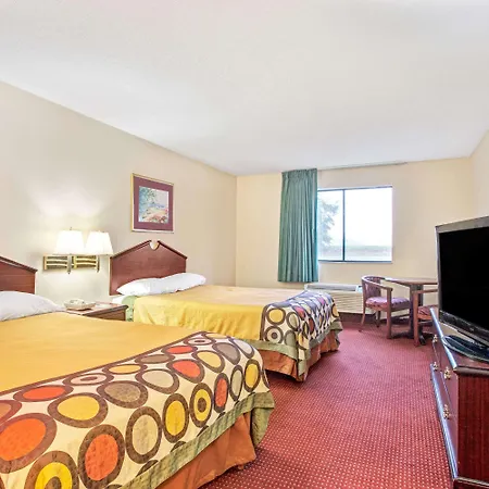 Super 8 By Wyndham Clinton-2