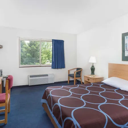 Super 8 By Wyndham Kingston-2