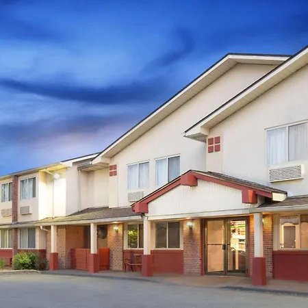 Super 8 By Wyndham Kingston-3