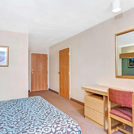 Days Inn By Wyndham Sturbridge-3