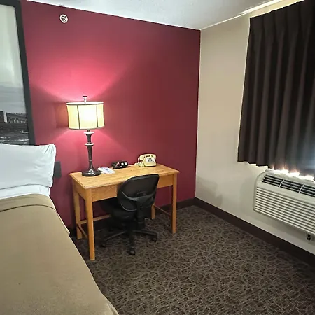 Super 8 By Wyndham West Branch-3