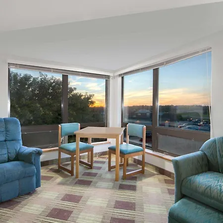Super 8 By Wyndham Toledo-2