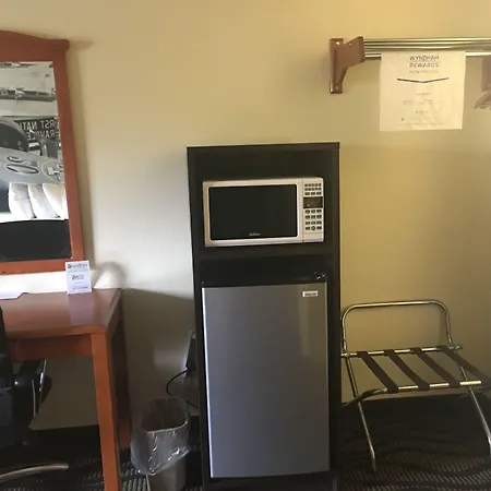 Super 8 By Wyndham Newton-2