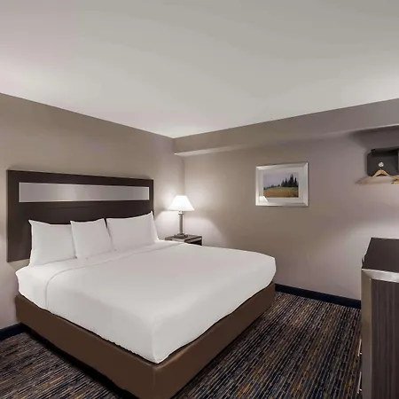 Americas Best Value Inn Farmington-3