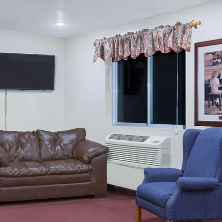 Super 8 By Wyndham Super 8 Blackfoot-3