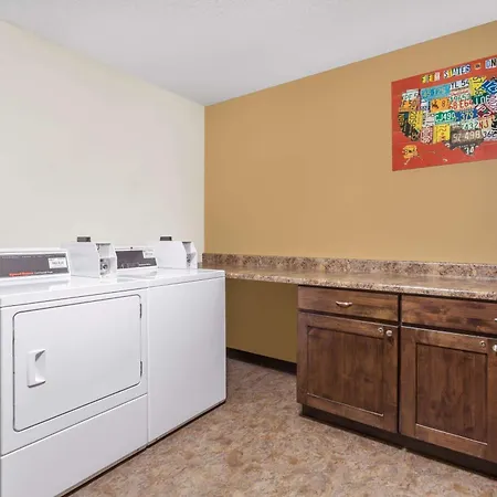 Travelodge By Wyndham Loveland/Fort Collins Area-2