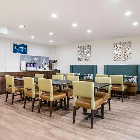 Clarion Pointe East Lansing University Area-3