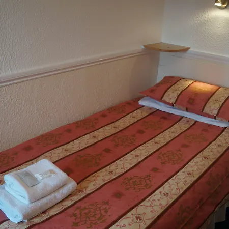 The Hampton Court Guesthouse-3