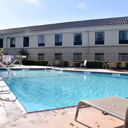 Best Western Valencia/Six Flags Inn & Suites-3