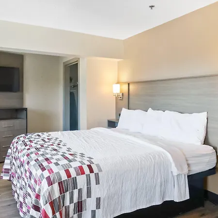 Red Roof Inn & Suites Fayetteville-Fort Bragg-3