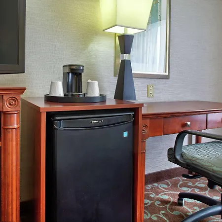 Hampton Inn & Suites By Hilton Toronto Airport-2