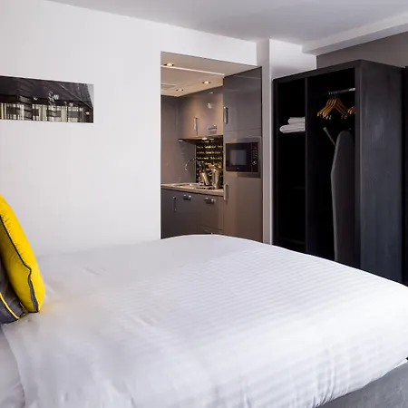 Roomzzz Nottingham City-3