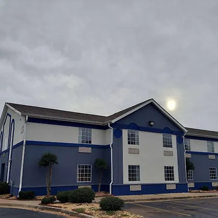Days Inn & Suites By Wyndham Huntsville-2