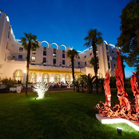 Hotel & Spa Vacances Bleues Le Splendid-3